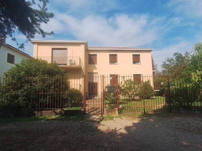 Appartamento quadrilocale in affitto in Via Luigi Poma, Crosione, Pavia