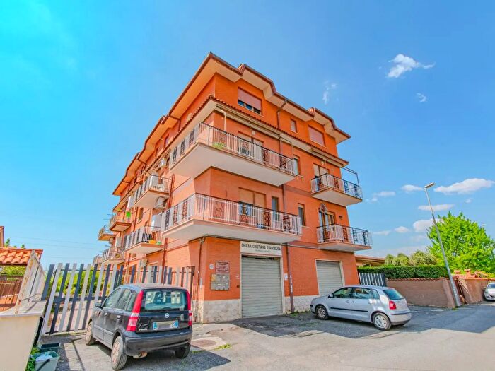 Appartamento quadrilocale in vendita in Via dei Remondini, Roma