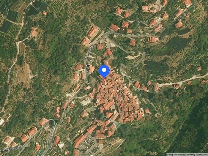 Appartamento con 7 locali in vendita in Via Genova, Vallebona