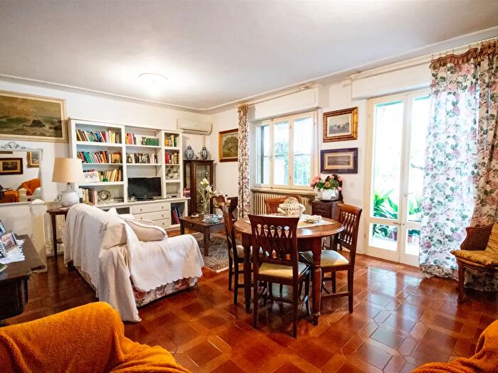 Appartamento con 6 locali in vendita in Cecina