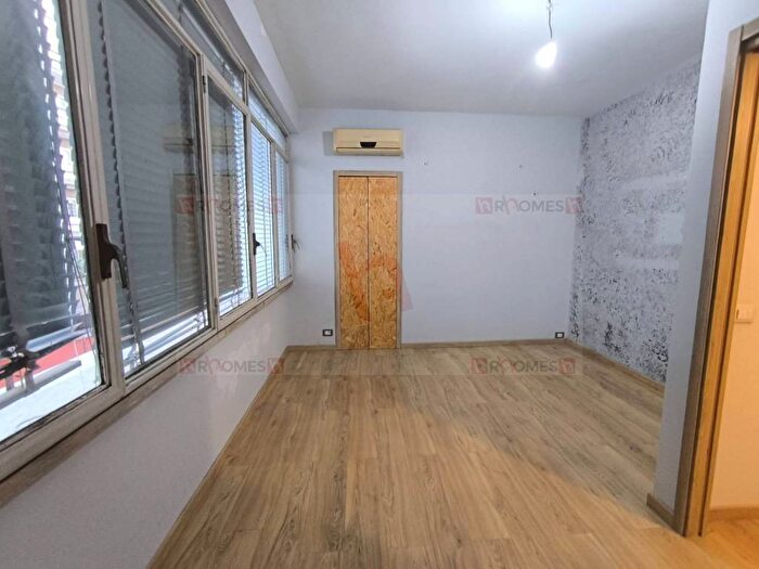 Appartamento con 5 locali in affitto in Via Elio Stilone, Appio Claudio Statuario, Roma