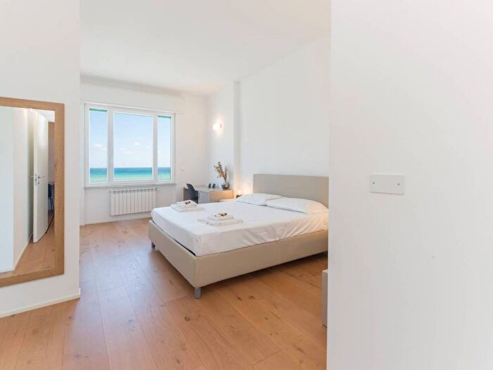 Appartamento con 5 locali in affitto in Corso Aurelio Saffi, Foce, Genova