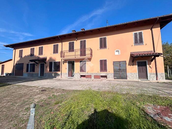 Casa con 7 locali in vendita in Via San Carlo, Rocca DArazzo