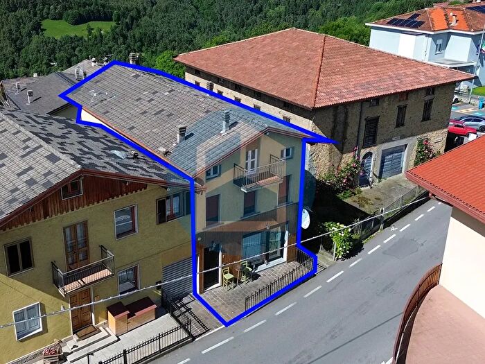 Casa con 6 locali in vendita in Via Guglielmo Marconi Ossimo, Ossimo
