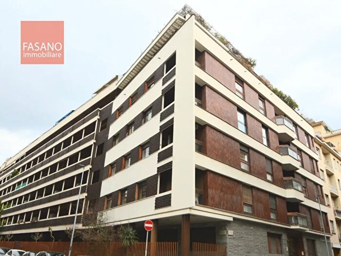 Appartamento con 5 locali in affitto in Via Ugo Foscolo, Torino