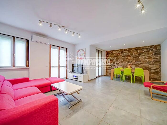 Appartamento quadrilocale in vendita in Via Ronco, Carnago