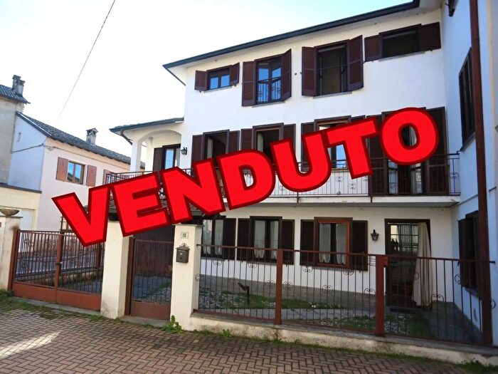 Casa quadrilocale in vendita in Via Giuseppe Garibaldi Cornegliano Laudense, Cornegliano Laudense