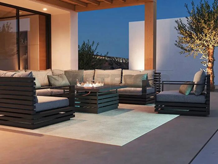 Casa con 8 locali in vendita in Via Monsignore Mario Brun, Schio