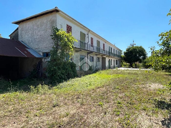 Casa con 5 locali in vendita in Via Roma, Bubbio