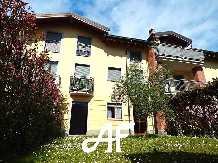 Appartamento trilocale in vendita in Renate