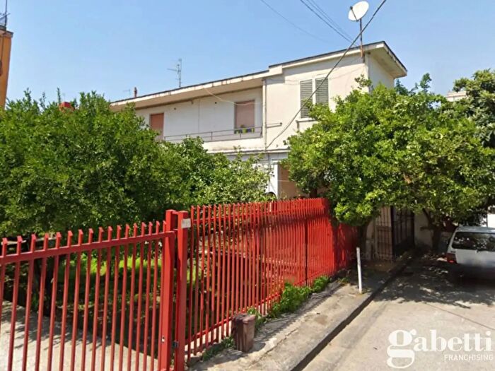 Casa con 6 locali in vendita in Via Brindisi, Pomigliano D'Arco