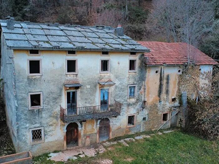 Casa con 10 locali in vendita in Contrada Turban, Bosco Chiesanuova
