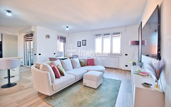 Appartamento trilocale in vendita in Strada Biandrate, Novara