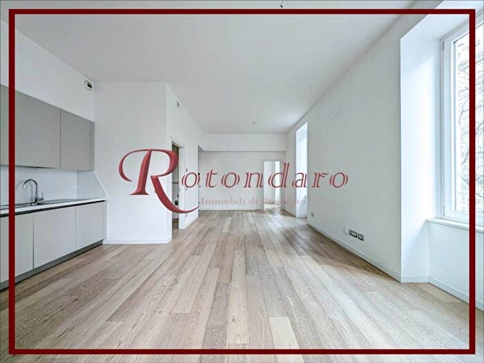 Appartamento trilocale in affitto in Via Andrea Solari, Solari, Milano