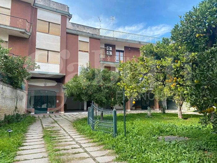 Appartamento con 5 locali in vendita in Via Santa Martella, Aversa