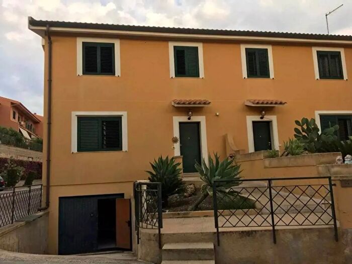 Casa con 5 locali in vendita in Siracusa