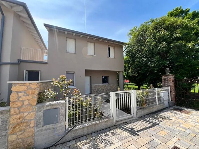 Case in Vendita e in Affitto - 2