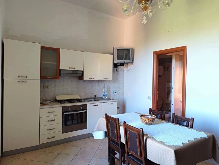 Appartamento con 9 locali in vendita in Via Termoli, Todi