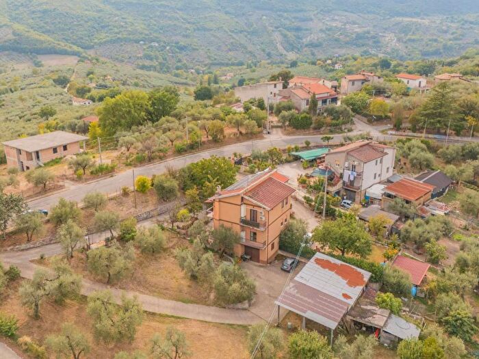 Appartamento con 5 locali in vendita in Via Farense, Casali, Poggio Nativo
