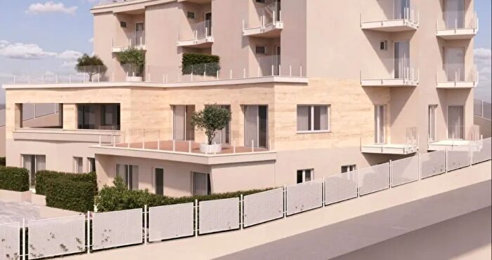 Appartamento trilocale in vendita in Via Lagorio, Celle Ligure