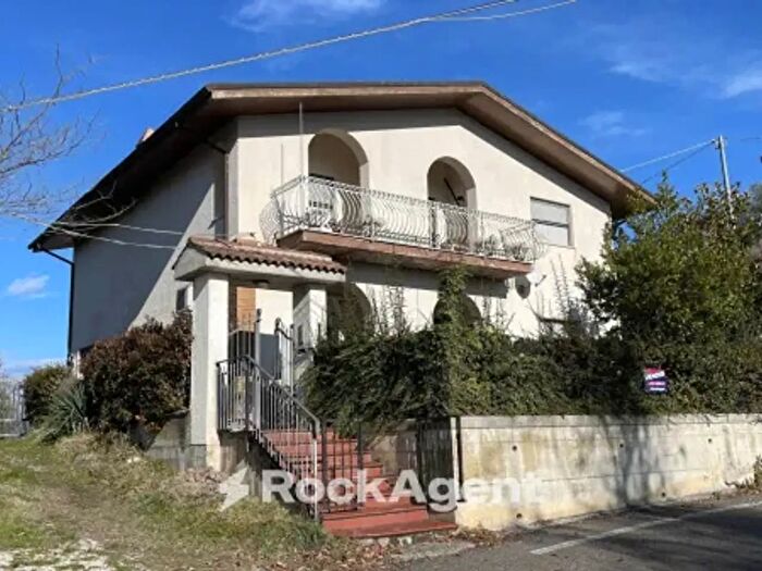 Casa con 6 locali in vendita in Contrada Feudo da Sole, Basciano