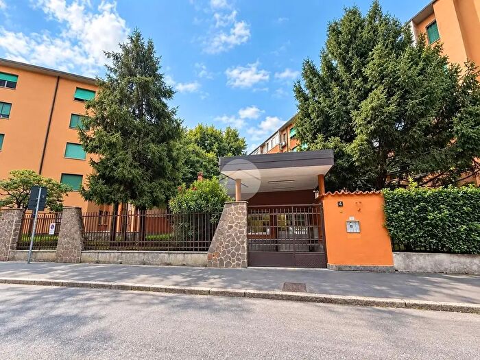 Appartamento trilocale in vendita in Via Giovanni Montemartini, Milano
