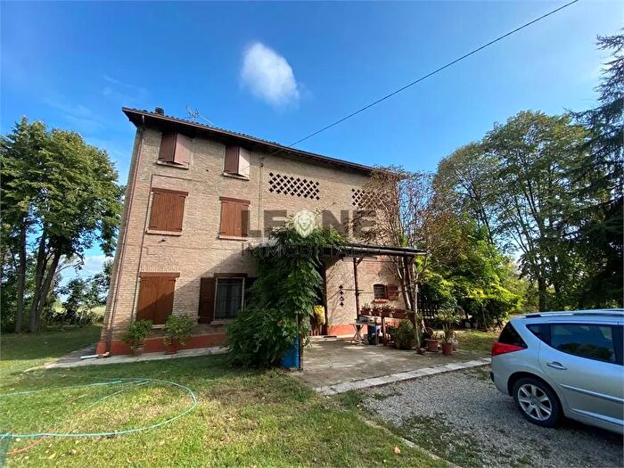 Casa con 8 locali in vendita in San Cesario Sul Panaro