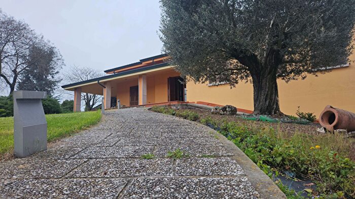 Casa con 6 locali in vendita in Poggio Rusco