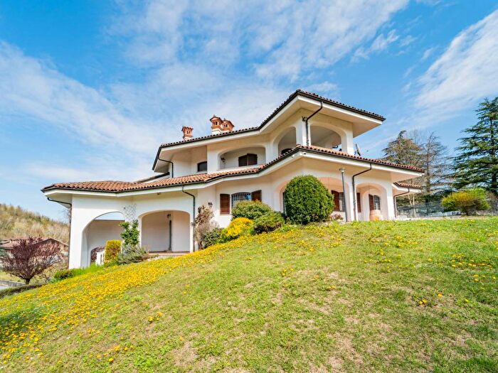 Appartamento con 5 locali in affitto in Strada Provinciale delle Langhe, Monchiero