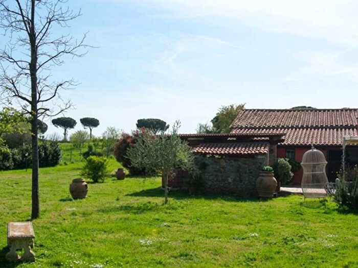 Casa con 6 locali in affitto in Via degli Armentieri, Fioranello, Roma