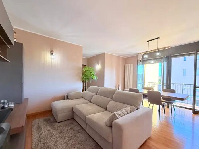 Appartamento trilocale in vendita in Via Luigi Barbieri, Voghera