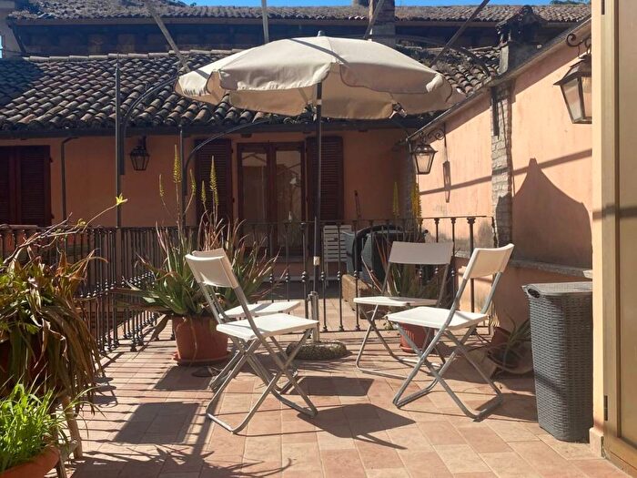 Appartamento bilocale in affitto in Via G Galliano, Corneno Galliano Carella Mariaga, Eupilio