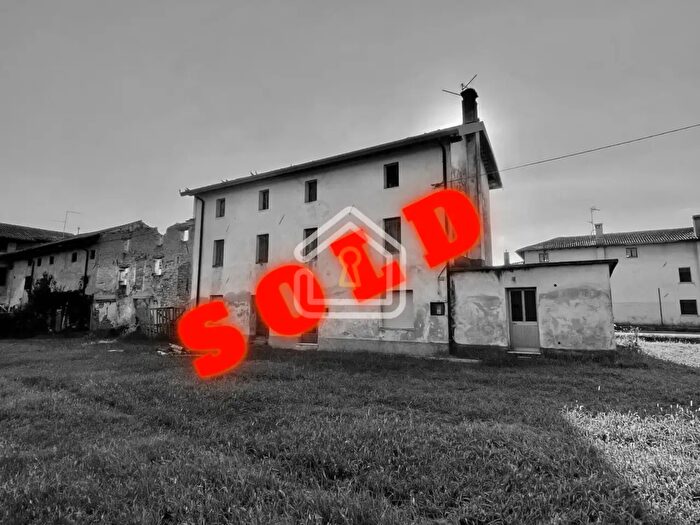 Casa con 10 locali in vendita in Rivignano Teor