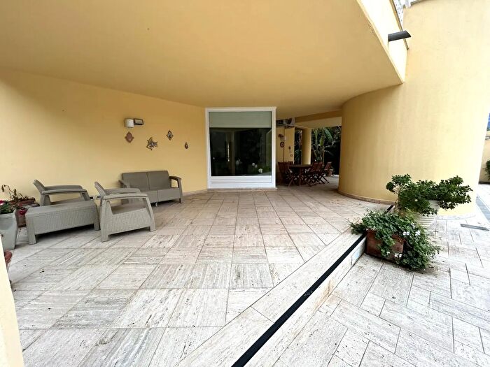 Casa con 10 locali in vendita in Viale Margherita di Savoia, Palermo