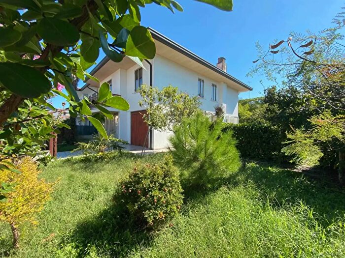 Casa con 5 locali in vendita in Battaglia Terme