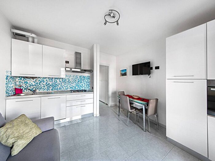 Appartamento bilocale in affitto in Via Nazario Sauro, Centro, Sirmione