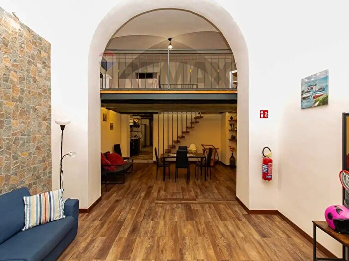 Appartamento quadrilocale in vendita in Via Mulino a Vento, Catania