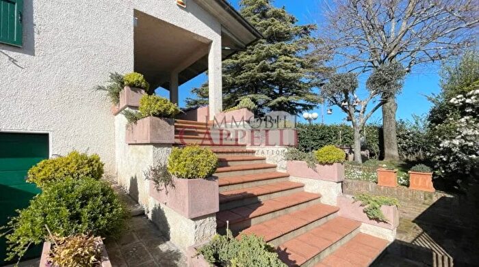 Casa con 8 locali in vendita in Cesena