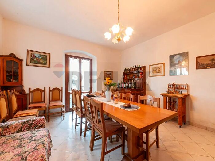 Appartamento con 9 locali in vendita in Laterina Pergine Valdarno