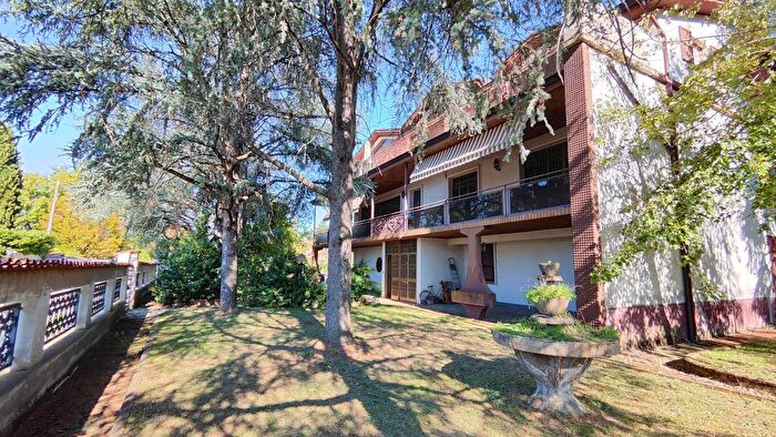 Casa con 11 locali in vendita in Via Carella Rivergaro, Rivergaro