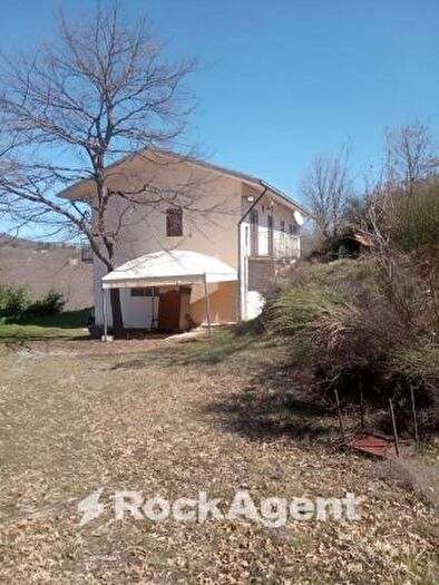 Casa quadrilocale in vendita in Contrada Castiglione Snc, Abriola
