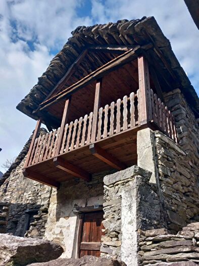 Casa con 10 locali in vendita in Crosa, Pieve Vergonte