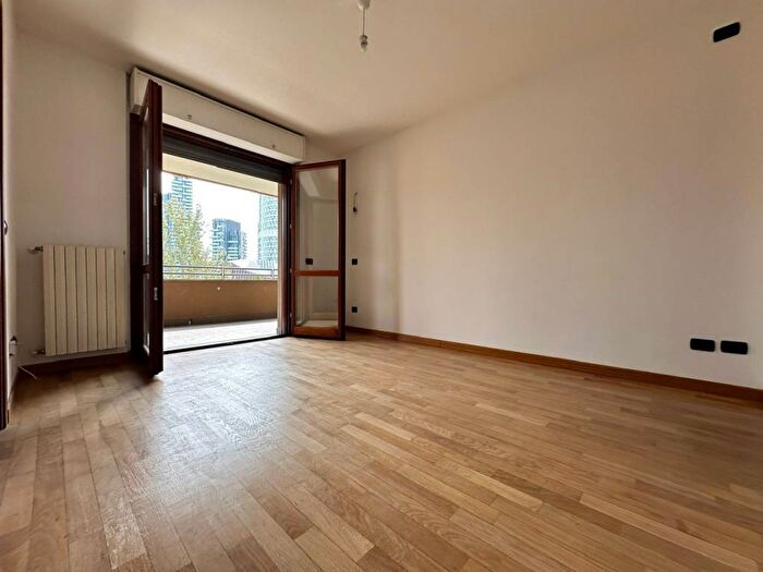 Appartamento trilocale in affitto in Via Gaetano De Castillia, Isola, Milano