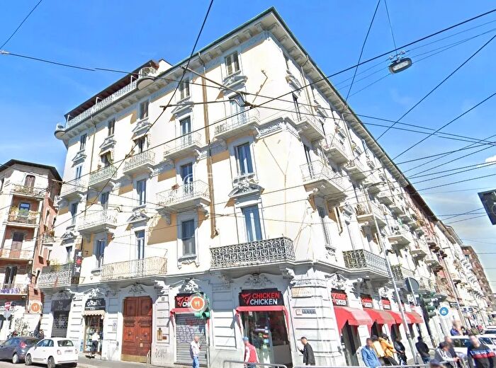 Appartamento trilocale in vendita in Via Carlo Farini, Milano