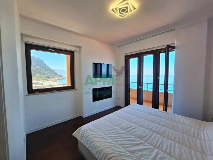 Appartamento con 5 locali in vendita in Via Pezzolo Snc, Bagnara Calabra