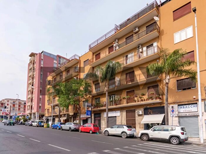 Appartamento trilocale in vendita in Via Vincenzo Giuffrida, Catania