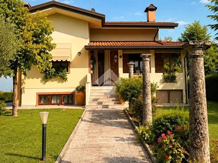 Casa quadrilocale in vendita in Via Villaraccolta, Pasiano Di Pordenone