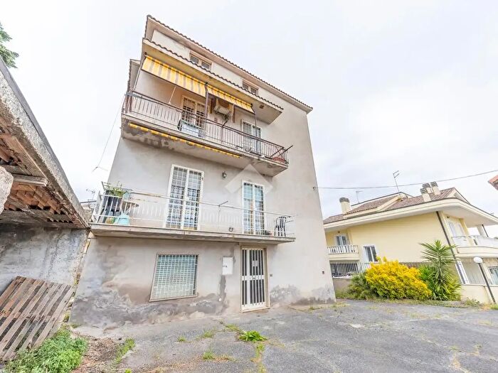 Appartamento quadrilocale in vendita in Via Massa di San Giuliano, Roma