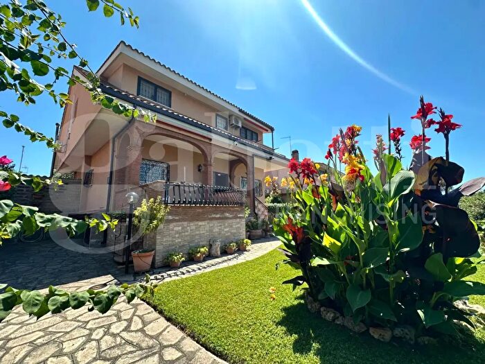 Casa quadrilocale in vendita in Viale Corona Boreale, Ardea