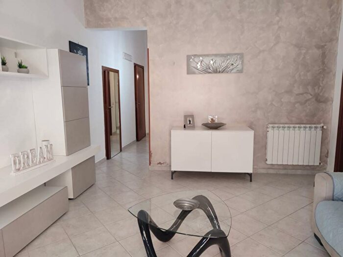 Appartamento trilocale in affitto in Via Faro Pizzoli, Centro, Cinisi